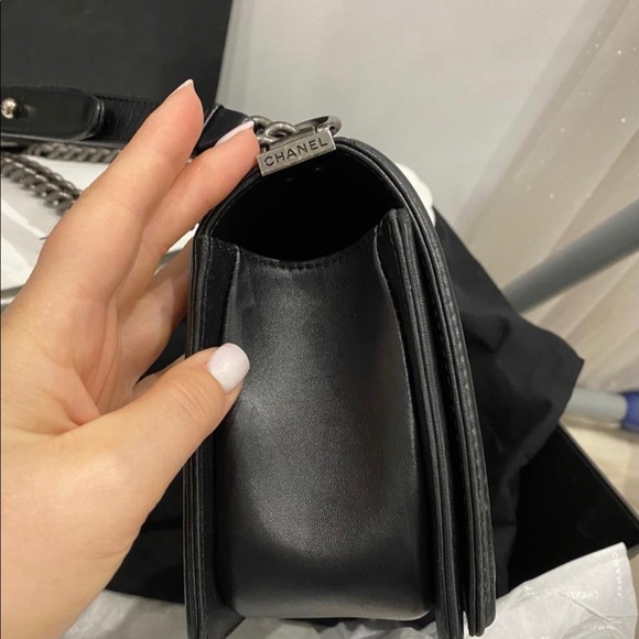 ❌SOLD❌CHANEL BOY MEDIUM - Picture 5 of 10